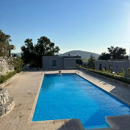 Magnificent Flat With Shared Pool In Apartamento Milas